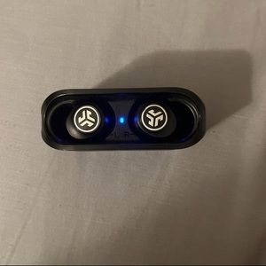 Wireless earbuds